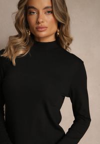 Renee - Czarna Casualowa Bluzka z Golfem Longsleeve Ralaia. Okazja: na co dzień. Typ kołnierza: golf. Kolor: czarny. Materiał: jeans. Długość rękawa: długi rękaw. Styl: casual #2
