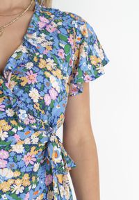 Born2be - Niebiesko-Granatowa Kopertowa Sukienka Mini z Wiązaniem w Pasie z Wiskozy Huette. Kolor: niebieski. Materiał: wiskoza. Wzór: aplikacja. Sezon: wiosna, lato. Typ sukienki: kopertowe. Długość: mini #5