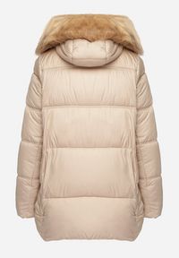 Born2be - Jasnobeżowa Pikowana Kurtka Zimowa z Kieszeniami i Kapturem z Odpinanym Kołnierzem Ilisha. Okazja: na co dzień, na spacer. Kolor: beżowy. Materiał: dzianina, wełna, jeans, futro. Sezon: zima. Styl: casual, elegancki #3