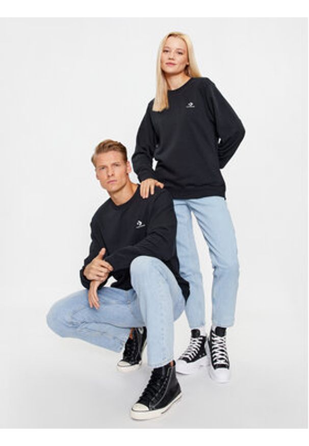 Converse Bluza Standard Fit Left Chest Star Chev Emb Crew Ft 10023861-A02 Czarny Regular Fit. Kolor: czarny. Materiał: bawełna