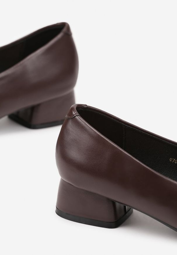 Renee - Brązowe Czółenka na Słupku Vices ze Skórzaną Wkładką Alinire. Kolor: brązowy. Materiał: skóra. Obcas: na słupku. Styl: elegancki