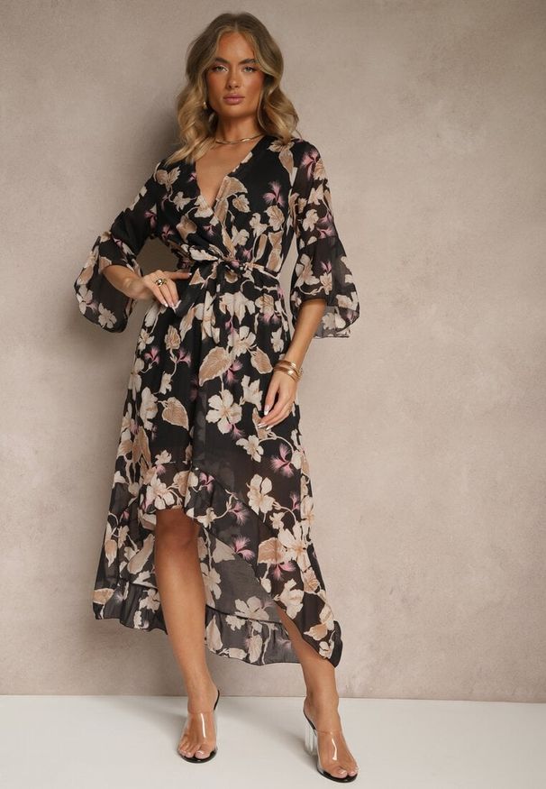 Renee - Czarna Asymetryczna Sukienka z Bawełny z Kopertowym Dekoltem i Wiązanym Paskiem Nitilira. Okazja: na co dzień. Typ kołnierza: dekolt kopertowy. Kolor: czarny. Materiał: bawełna. Typ sukienki: asymetryczne, kopertowe. Styl: elegancki, casual