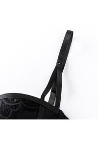 Intica - Komplet bielizny z subtelnymi zdobieniami na specjalne okazje Suphiye. Kolor: czarny. Materiał: materiał. Wzór: aplikacja #11