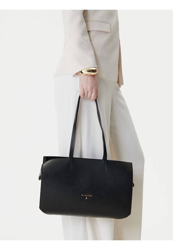 Patrizia Pepe Torebka 8B0236/L001-K470 Czarny. Kolor: czarny. Materiał: skórzane