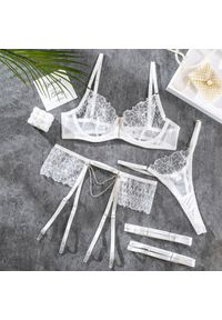 Intica - Koronkowy komplet bielizny z pasem i łańcuszkiem elegancki styl Dennise. Kolor: biały. Materiał: koronka. Wzór: koronka