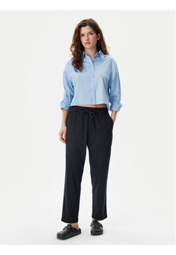 GAP - Gap Spodnie materiałowe 883883-05 Czarny Straight Leg. Kolor: czarny. Materiał: bawełna