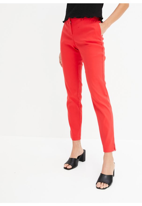 bonprix - Spodnie ze stretchem. Kolor: czerwony. Styl: elegancki