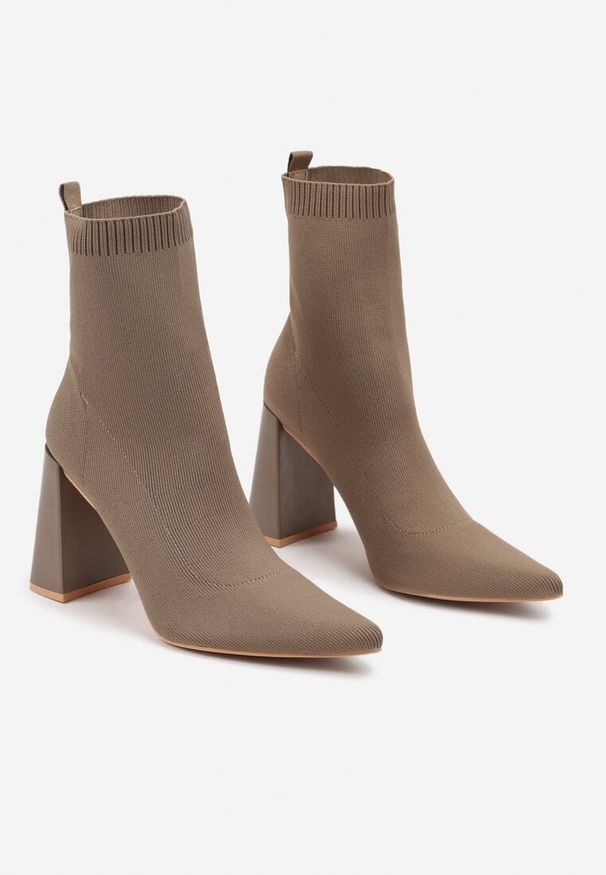 Born2be - Brązowe Botki Wsuwane na Stożkowym Obcasie ze Skarpetową Cholewką Lerelda. Okazja: na spotkanie biznesowe. Zapięcie: bez zapięcia. Kolor: brązowy. Materiał: dzianina. Szerokość cholewki: normalna. Obcas: na obcasie. Styl: biznesowy, elegancki. Wysokość obcasa: średni