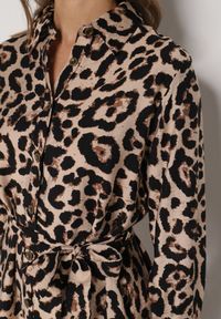 Born2be - Panterkowa Koszulowa Sukienka z Wiskozą w Panterkę z Wiązanym Paskiem Assava. Okazja: do pracy, na spotkanie biznesowe. Materiał: wiskoza. Wzór: motyw zwierzęcy. Typ sukienki: koszulowe. Styl: biznesowy, klasyczny, elegancki #5