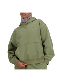 Bluza New Balance WT41537DEK - zielona. Okazja: na co dzień. Kolor: zielony. Materiał: dresówka, bawełna, prążkowany, materiał. Styl: casual, klasyczny