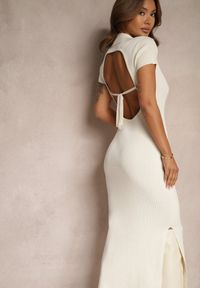 Renee - Jasnobeżowa Sukienka Bodycon z Dodatkiem Wiskozy Wycięciem z Prążkowanego Materiału Irittnea. Okazja: na co dzień. Kolor: beżowy. Materiał: wiskoza, materiał, prążkowany. Długość rękawa: krótki rękaw. Typ sukienki: bodycon. Styl: casual, elegancki #4