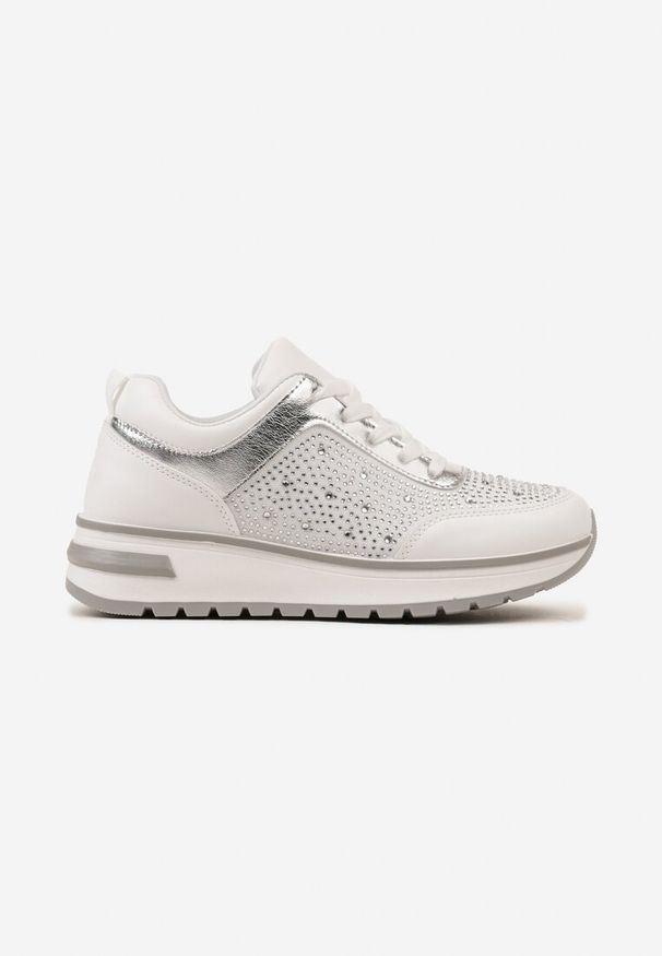 Born2be - Białe Sneakersy na Grubej Podeszwie z Cyrkoniami i Sznurowaniem Aptive. Okazja: na co dzień. Nosek buta: okrągły. Zapięcie: sznurówki. Kolor: biały