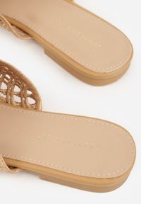 Renee - Ciemnobeżowe Ażurowe Klapki Mule z Plecioną Cholewką Raguela. Kolor: brązowy. Materiał: jeans. Wzór: ażurowy #2