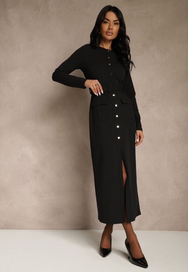 Renee - Czarna Koszulowa Sukienka z Wiskozą Ozdobiona Paskiem i Guzikami Vetionna. Okazja: na co dzień, na imprezę. Kolor: czarny. Materiał: wiskoza. Wzór: aplikacja. Typ sukienki: koszulowe. Styl: casual, elegancki. Długość: midi