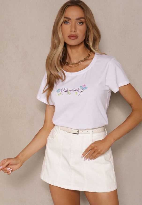 Renee - Biały T-shirt z Bawełny z Nadrukiem Zarive. Okazja: na co dzień. Kolor: biały. Materiał: bawełna. Wzór: nadruk. Styl: casual