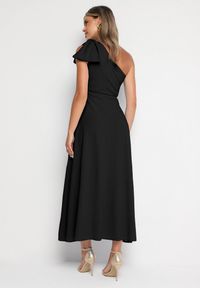 Born2be - Czarna Koktajlowa Asymetryczna Sukienka z Kokardą na Ramieniu Vimarellia. Okazja: na imprezę. Typ kołnierza: kokarda. Kolor: czarny. Typ sukienki: asymetryczne. Styl: wizytowy #7