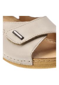 Beżowe Sandały Armodo Stylowe Obuwie Damskie. Okazja: na co dzień. Zapięcie: rzepy. Kolor: beżowy. Materiał: skóra. Wzór: geometria. Sezon: lato. Styl: elegancki #4