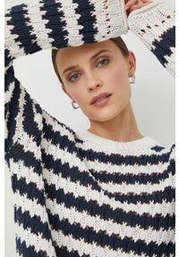 Answear Lab sweter damski kolor czarny. Kolor: czarny. Materiał: dzianina. Wzór: ze splotem. Styl: wakacyjny #1