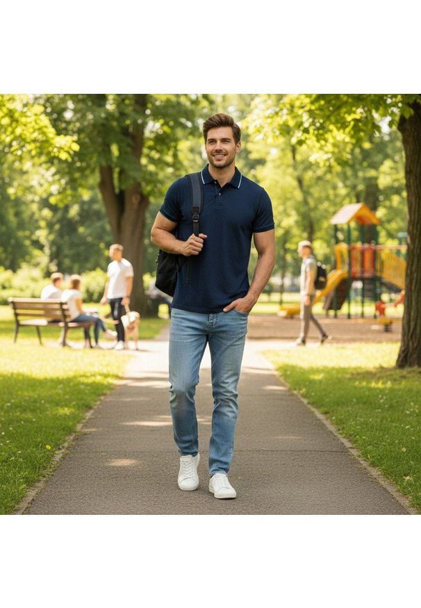 Dzianinowa Męska Koszulka Polo - Pako Jeans - Granatowa. Okazja: na co dzień. Typ kołnierza: polo. Kolor: niebieski. Materiał: bawełna. Styl: casual
