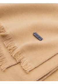 Ombre Clothing - Męski szalik monochromatyczny z frędzlami – jasnobrązowy V4. Okazja: na co dzień. Kolor: brązowy. Materiał: tkanina, poliester, bawełna. Wzór: aplikacja, jednolity. Styl: klasyczny, wizytowy, casual, elegancki #3