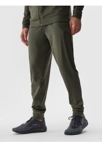 4f - Spodnie treningowe z materiałów z recyklingu męskie. Kolor: oliwkowy, brązowy, wielokolorowy. Materiał: materiał. Długość: długie #1