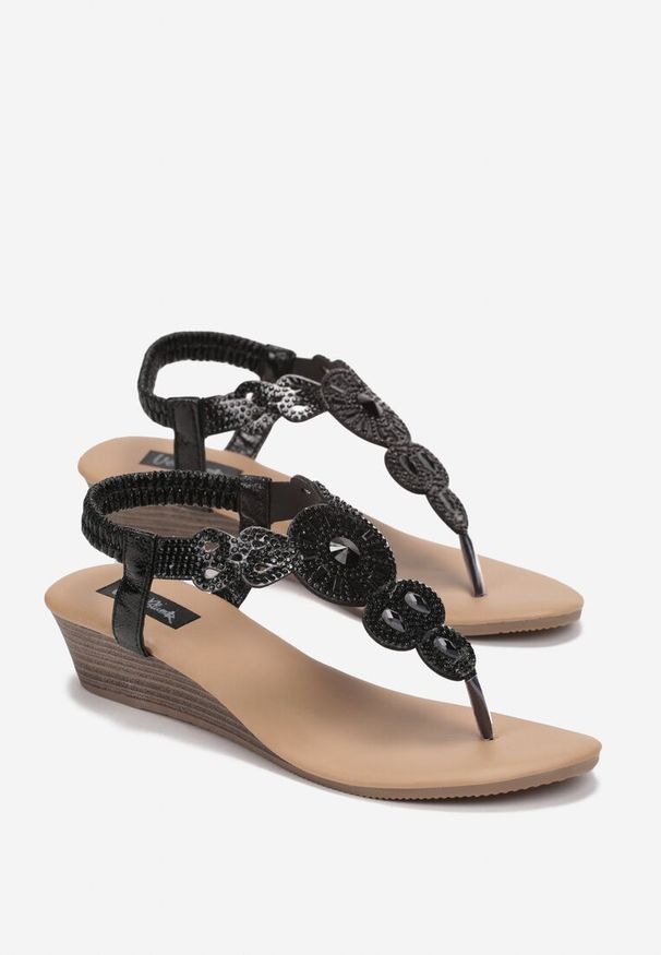 Renee - Czarne Sandały w Stylu Japonek na Koturnie z Elastycznym Paskiem Neldeis. Zapięcie: pasek. Kolor: czarny. Obcas: na koturnie