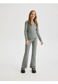Reserved - Prążkowane spodnie flare - ciemnoszary. Kolor: szary. Materiał: prążkowany #1