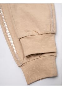 COCCODRILLO - Coccodrillo Spodnie dresowe WC2120101GRO Beżowy Regular Fit. Kolor: beżowy. Materiał: bawełna, dresówka #3