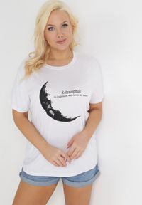 Born2be - Biały T-shirt z Nadrukiem z Motywem Księżyca i Napisem Zitlalia. Kolekcja: plus size. Kolor: biały. Wzór: nadruk, napisy