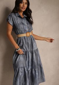 Renee - Niebieska Sukienka z Guzikami i Paskiem z Plecionki Fillona. Okazja: na co dzień. Kolor: niebieski. Materiał: skóra. Typ sukienki: rozkloszowane. Styl: klasyczny, casual #5