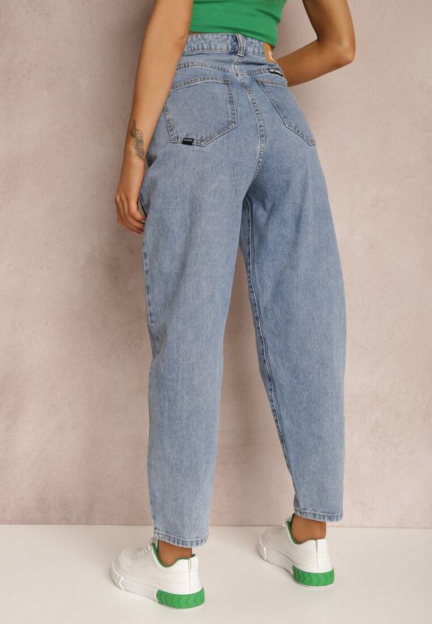 Renee - Niebieskie Jeansy Slouchy Eriala. Stan: podwyższony. Kolor: niebieski. Wzór: jednolity