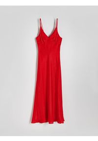 Reserved - Satynowa sukienka maxi z wiskozy - czerwony. Kolor: czerwony. Materiał: wiskoza, satyna. Wzór: gładki. Długość: maxi