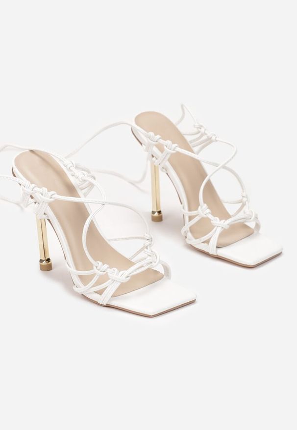 Born2be - Białe Sandały Ionone. Nosek buta: otwarty. Kolor: biały. Wzór: aplikacja. Styl: elegancki