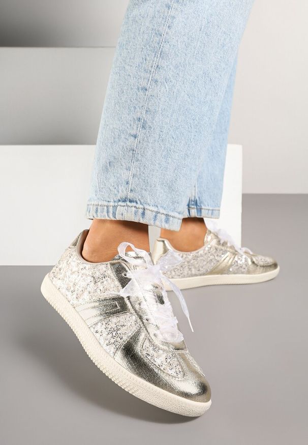 Born2be - Złote Sneakersy ze Skórzaną Wkładką i Cekinami Iswia. Okazja: na co dzień. Zapięcie: sznurówki. Kolor: złoty. Materiał: skóra