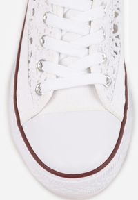 Renee - Białe Trampki Hyrmehe. Nosek buta: okrągły. Kolor: biały. Materiał: materiał, guma, koronka. Szerokość cholewki: normalna. Wzór: ażurowy #5