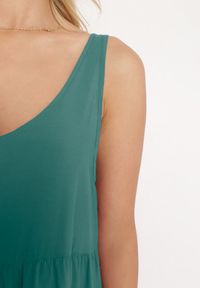 Born2be - Ciemnozielona Bawełniana Rozkloszowana Sukienka na Ramiączkach z Falbanami Criselles. Okazja: na spacer, na plażę. Typ kołnierza: kołnierz z falbankami. Kolor: zielony. Materiał: bawełna. Długość rękawa: na ramiączkach. Sezon: lato. Styl: elegancki #5