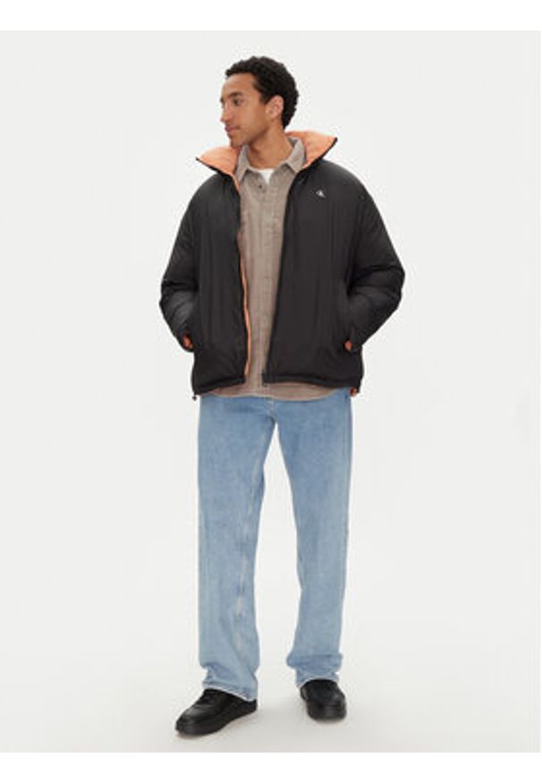 Calvin Klein Jeans Kurtka zimowa 90's J30J324438 Czarny Oversize. Kolor: czarny. Materiał: syntetyk. Sezon: zima