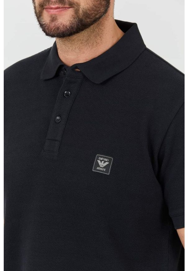 Emporio Armani - EMPORIO ARMANI Czarne polo. Typ kołnierza: polo. Kolor: czarny