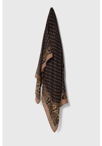 Guess szal damski kolor brązowy wzorzysty. Kolor: brązowy. Materiał: tkanina #1