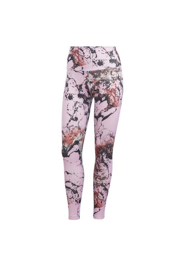 Adidas - Damskie legginsy z nadrukiem do jogi adidas Essentials. Kolor: biały, różowy, fioletowy, wielokolorowy. Wzór: nadruk. Sport: joga i pilates