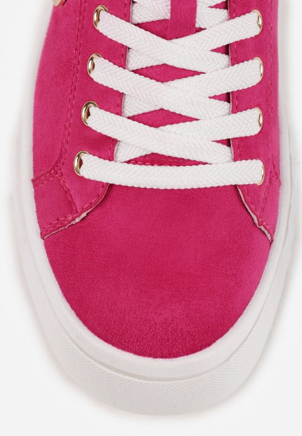Born2be - Fuksjowe Sneakersy Vices na Grubej Tłoczonej Podeszwie ze Sznurowaniem i Metaliczną Ozdobą Ulfedi. Okazja: na co dzień. Kolor: różowy. Materiał: jeans, dzianina. Wzór: aplikacja
