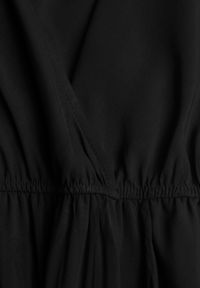 Renee - Czarny Kombinezon Valia. Kolor: czarny. Materiał: wiskoza, tkanina. Długość rękawa: bez rękawów. Długość: długie. Wzór: jednolity. Styl: elegancki #3