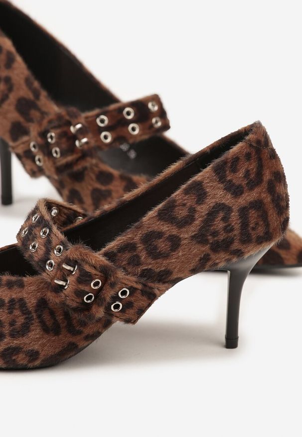 Born2be - Brązowe Panterkowe Czółenka Vices na Szpilce ze Skórzaną Wkładką Ozdobione Nitami Aribene. Okazja: na spotkanie biznesowe. Zapięcie: sprzączka. Kolor: brązowy. Materiał: skóra. Wzór: aplikacja. Obcas: na szpilce. Styl: biznesowy, elegancki, klasyczny