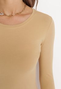 Born2be - Ciemnobeżowa Dopasowana Bluzka z Elastycznej Bawełny Loreen. Kolor: beżowy. Materiał: bawełna #4