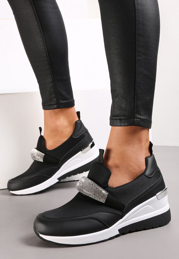 Renee - Czarne Sneakersy no Koturnie z Metaliczną Wstawką Roselie. Kolor: czarny. Obcas: na koturnie