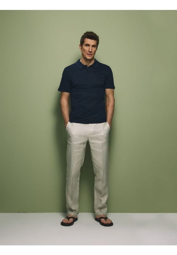 Reserved - Lniana koszulka polo - granatowy. Typ kołnierza: polo. Kolor: niebieski. Materiał: len