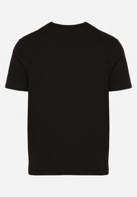Born2be - Czarna Koszulka z Bawełny z Nadrukiem w Streetwearowym Stylu Meponia. Okazja: na co dzień. Kolor: czarny. Materiał: bawełna. Wzór: nadruk. Styl: klasyczny, casual #3