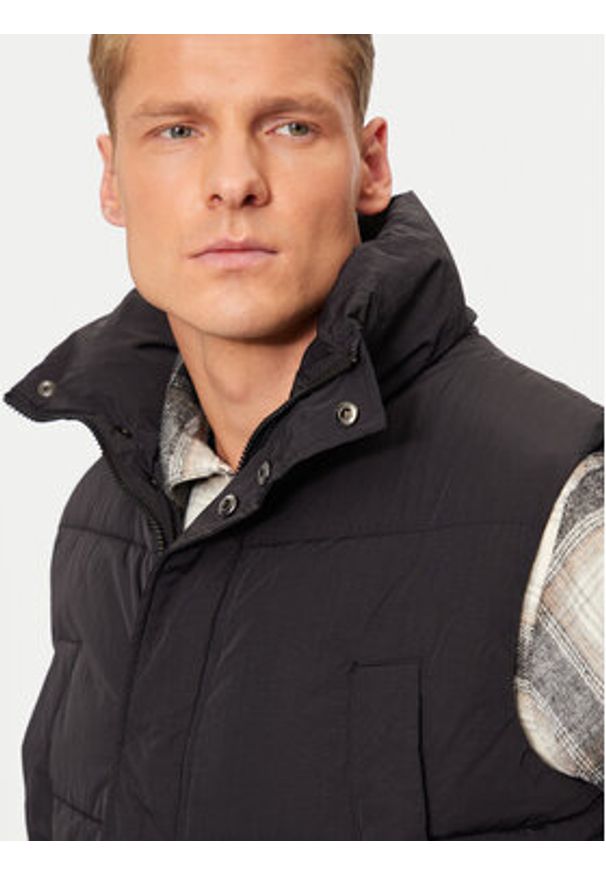 Only & Sons Bezrękawnik Scott 22031428 Czarny Regular Fit. Kolor: czarny. Materiał: syntetyk. Długość rękawa: bez rękawów