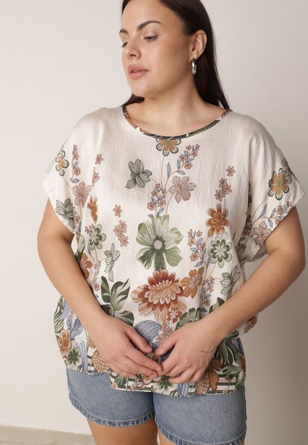 Born2be - Zielona Wiskozowa Bluzka w Kwiaty Talina. Okazja: na co dzień. Kolor: zielony. Materiał: wiskoza. Wzór: kwiaty. Styl: elegancki, klasyczny, casual