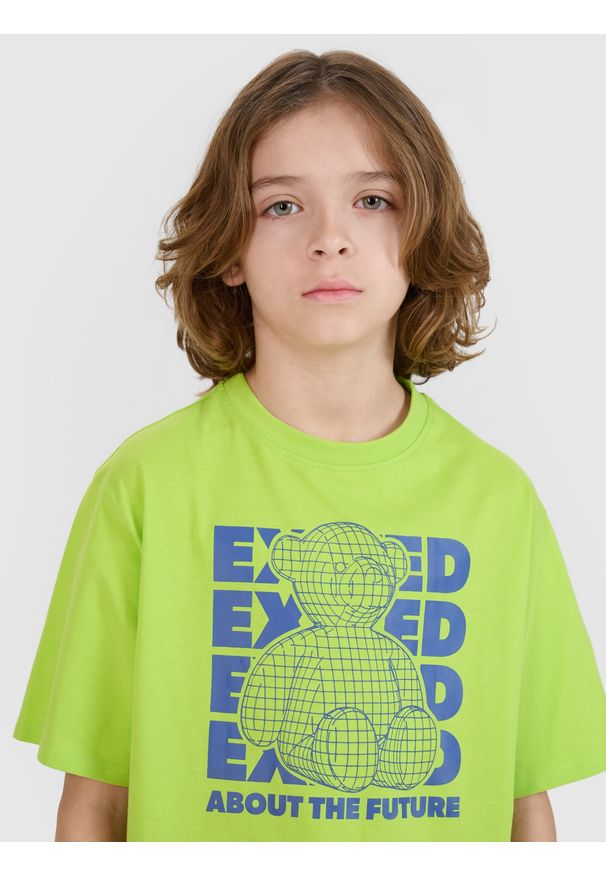 4f - 4F T-shirt oversize z nadrukiem chłopięcy - zielony 146 (10-11 lat). Okazja: na co dzień. Kolor: zielony. Materiał: dzianina, bawełna, jersey. Długość rękawa: krótki rękaw. Długość: krótkie. Wzór: nadruk. Sezon: lato. Styl: klasyczny, sportowy, casual